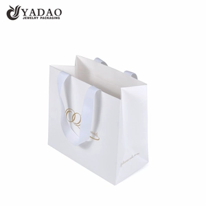 Colore bianco Fantasia con texture sacchetto di carta regalo shopping bag di carta gioielli imballaggio imballaggio