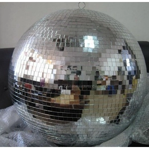 Einkaufen Einkaufszentrum Weihnachten dekorativ hängen Disco Ball
