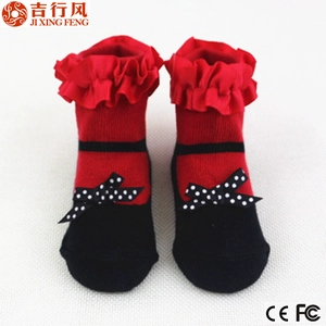 Les styles populaires de vente chaude des chaussettes de bébé avec arc décoratif, chaussettes bébé fabricant Chine