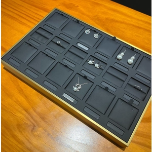 Schwere Metall-Luxus-Pu-Leder-Ringe, Ohrringe, Preisschild, Schmuckdisplay, Requisiten, Ablage