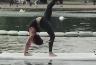 XYS Fitness--47(yoga on the water)