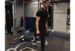 XYS Fitness--22 (Plat bankje en Kettlebell oefening)