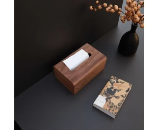 Ko te pouaka pouaka a te kaikoti rakau nui te whare pupuri i te pouaka potae napkin