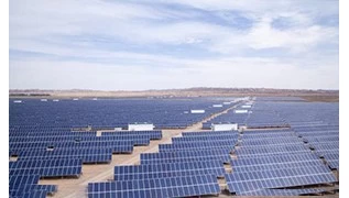 El primer proyecto de almacenamiento solar en el estado de Iowa de EE. UU. Está en línea