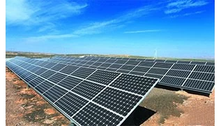 Europa's eerste zonne-energiecentrale met dubbelzijdige PV-modules die met succes in Nederland z