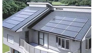 Wie werden Sonnenkollektoren und Batterien angeschlossen?