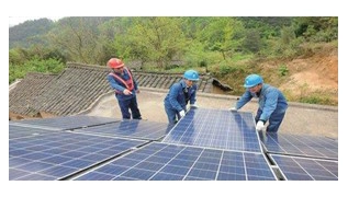 Lutte contre la pauvreté photovoltaïque: le respect des normes est roi!