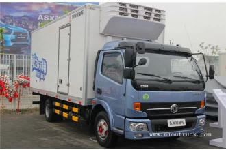 China Dongfeng 115 hp 4X2 refrigerated cold room van truck manufacturer