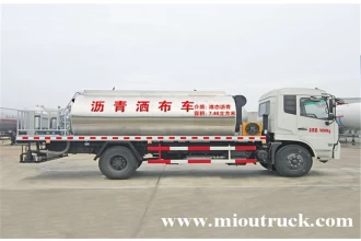 China Dongfeng 4x2 8m³ Asphalt Truck Pengagihan untuk dijual pengilang