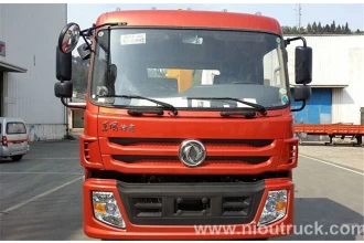 Chine grue Dongfeng camion grue 4x2 190hp mini-camion monté fabricant