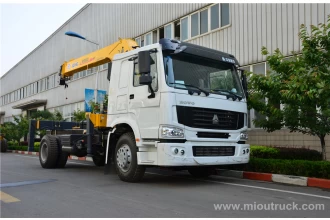 中国 豪沃 4 X 2 8 吨起重卡车装载起重机出售优质的中国供应商 制造商