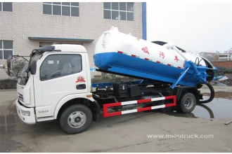 China Mengeluarkan tawaran Dongfeng 4x2 tangki vakum kumbahan trak sedutan pengilang