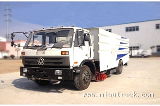 China 4 * 2 6CBM 140kw dongfeng jenama road menyapu kenderaan untuk dijual pengilang