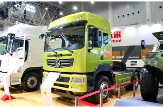 Китай Dongfeng 4x2 340л.с. тягач используется в порту производителя