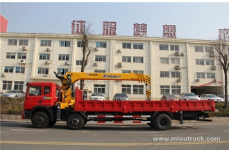 porcelana Dongfeng camión 6x2 montado en camión grúa con la grúa 12tons fabricantes de China fabricante