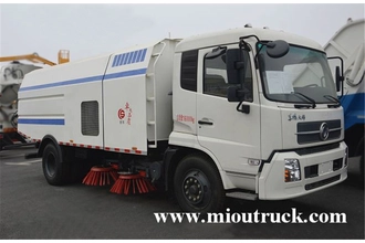 China Dongfeng 4 x 2 6 Tan undian berat 7 m³ penyapu jalan lori pengilang
