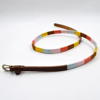 Chine Femmes Bails fines ceinture en cuir skinny coloré - Connecteurs de ceinture de taille réglables fabricant