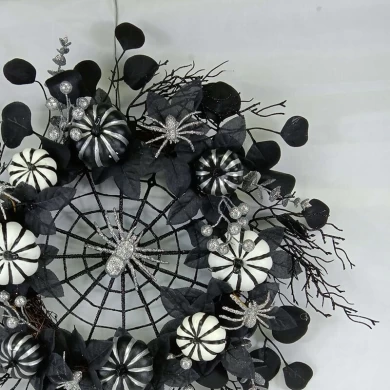Senmasine Corona de Halloween de 26 pulgadas negra con telaraña, ramas muertas, purpurina, bayas plateadas, calabaza