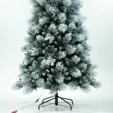 Senmasine LED 灯圣诞树，带红色浆果 7.5 英尺雪绒人造 PVC 硬针