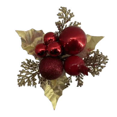 Сенмасине, несколько стилей, выбор ягод для украшения рождественской елки, венок, смешанные сосновые шишки, листья падуба