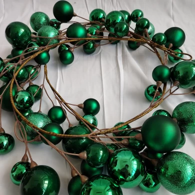 Guirnaldas de bolas de Navidad Senmasine verdes de 6 pies para colgar en Navidad, decoraciones para fiestas en interiores y exteriores