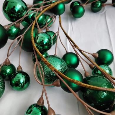 Senmasine grüne 1,8 m lange Weihnachtskugel-Girlanden für Weihnachten, zum Aufhängen, für Zuhause, drinnen und draußen, Party-Dekorationen