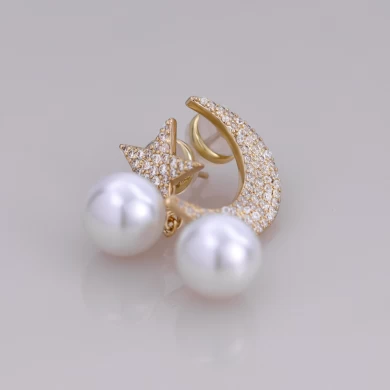 Trendy Jewellery Design Moon & Star con orecchino a bottone in ottone con perle.