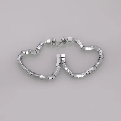 Ювелирная мода Геометрическая серьга-кольцо в форме сердца.