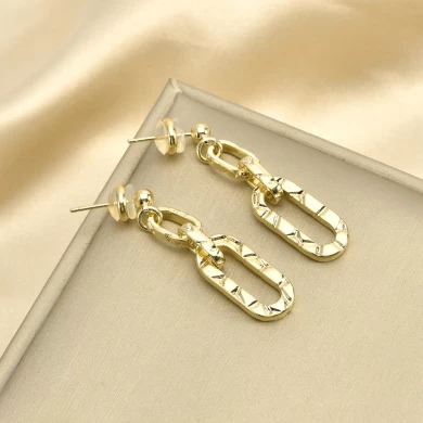 Textured Curved Chain 18K Gold Plated Earring.