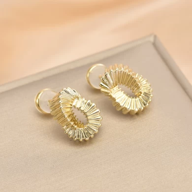Textured Twisted Stud Earring.