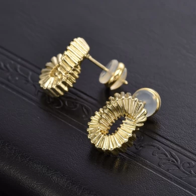 Textured Twisted Stud Earring.