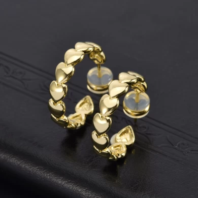 Серьга-кольцо, связанное сердцем.