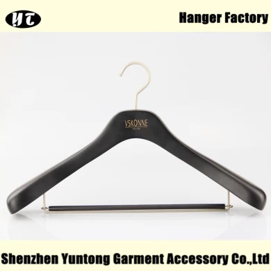 China hanger factory black wood coat and suit hanger with locking bar for pants[SWH 038]