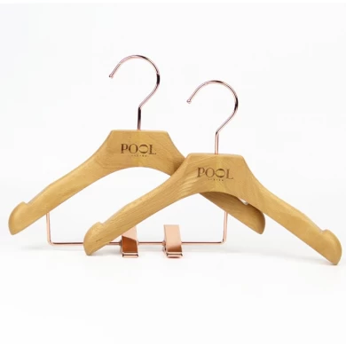 KSW-004 Kinderkleiderbügel aus Naturholz mit Clips