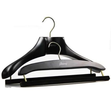 Cintre en bois costume MSW-009 luxe noir pour la marque Brioni