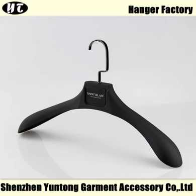MTR-002 men black rubber coated plastic hanger