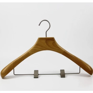 Colgador de traje de madera color madera natural con clips de metal para pantalones [WHG49]