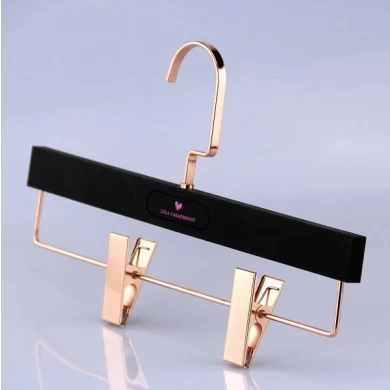 Popular rubber coated plastic hanger with clips high quality hanger for brand clothes store