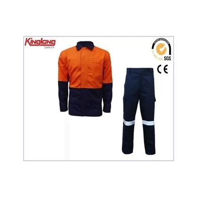 Bezpečnostní pracovní uniforma v čínské továrně, reflexní pracovní kalhoty a bunda s vysokou viditelností