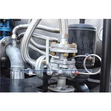 Camion de distributeur d'asphalte Howo 12cbm