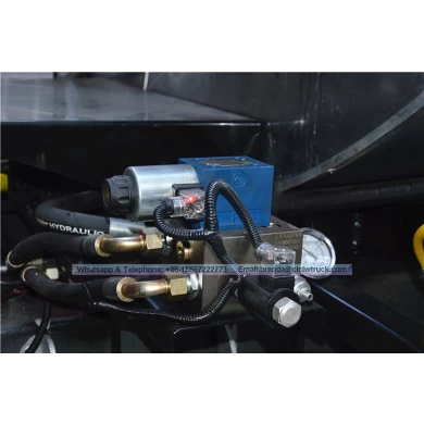 Camion de distributeur d'asphalte Howo 12cbm
