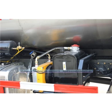 Camion de distributeur d'asphalte Howo 12cbm