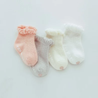Chaussettes courtes blanches pour bébés