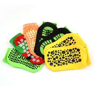 Calcetines antideslizantes para niños personalizados calcetines de agarre para trampolín para niños a granel EE. UU.
