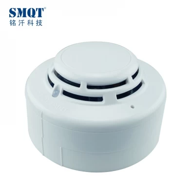 Photoelectric smoke detector with dip switch to setting output mode