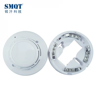 Photoelectric smoke detector with dip switch to setting output mode