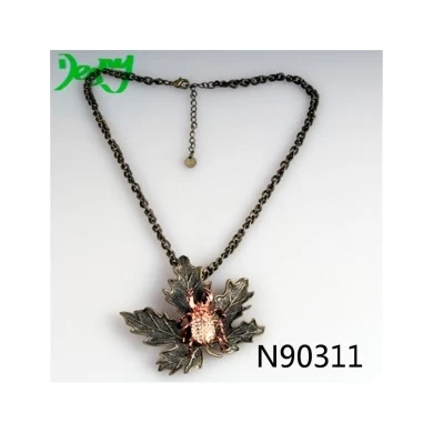 Gothic vintage brand rhinestone leaf animal necklace pendant N90311