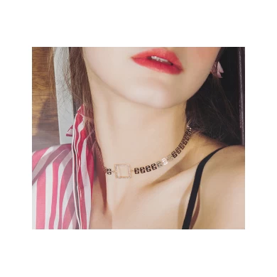 High Quality Fashion Artificial Stone Gold Short Necklace for Woman