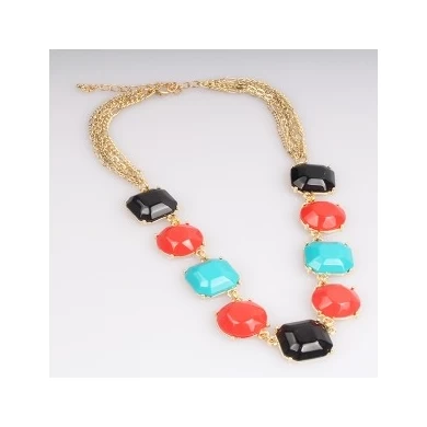Three Color Resin Pieces Fashion Necklace Wholesale