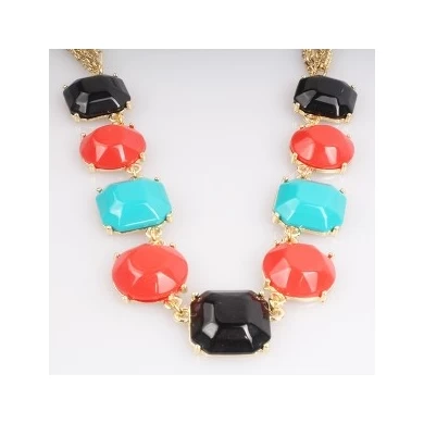 Three Color Resin Pieces Fashion Necklace Wholesale